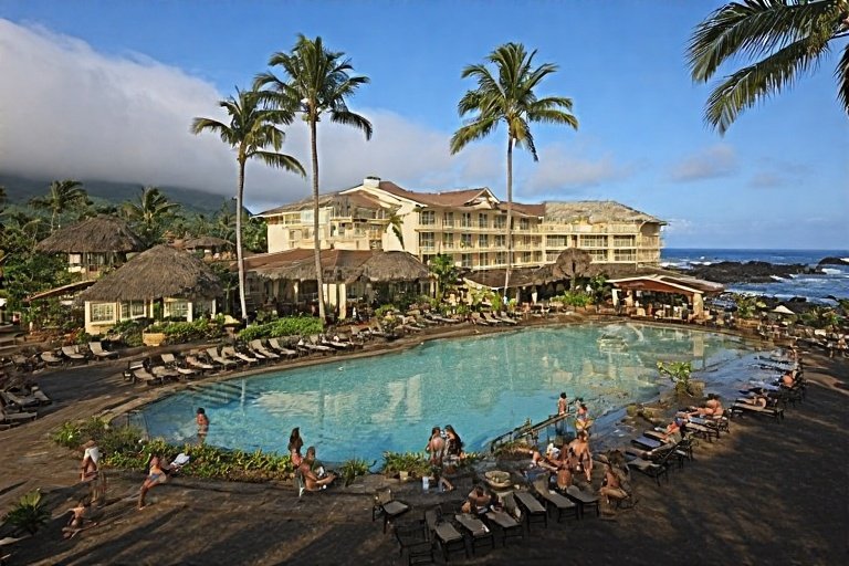 Exploring the Grand Naniloa Hotel Hilo - A Doubletree by Hilton: Your Gateway to Hawaiian Adventure