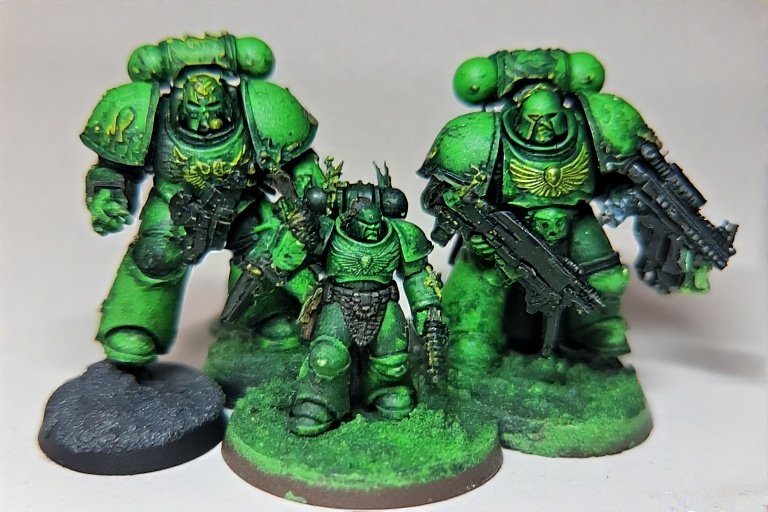 Painting Warhammer 40K Models with Akhelian Green Over Retributor Armor